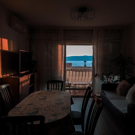 Novouredeni Stan S Balkonom I Pogledom Na More Senj  Extérieur photo