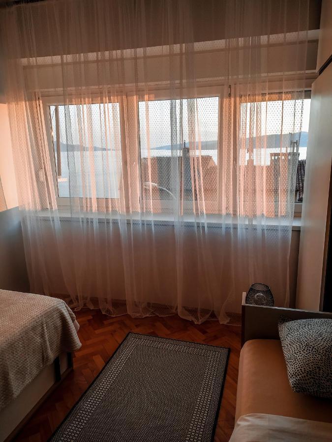 Novouredeni Stan S Balkonom I Pogledom Na More Senj  Extérieur photo