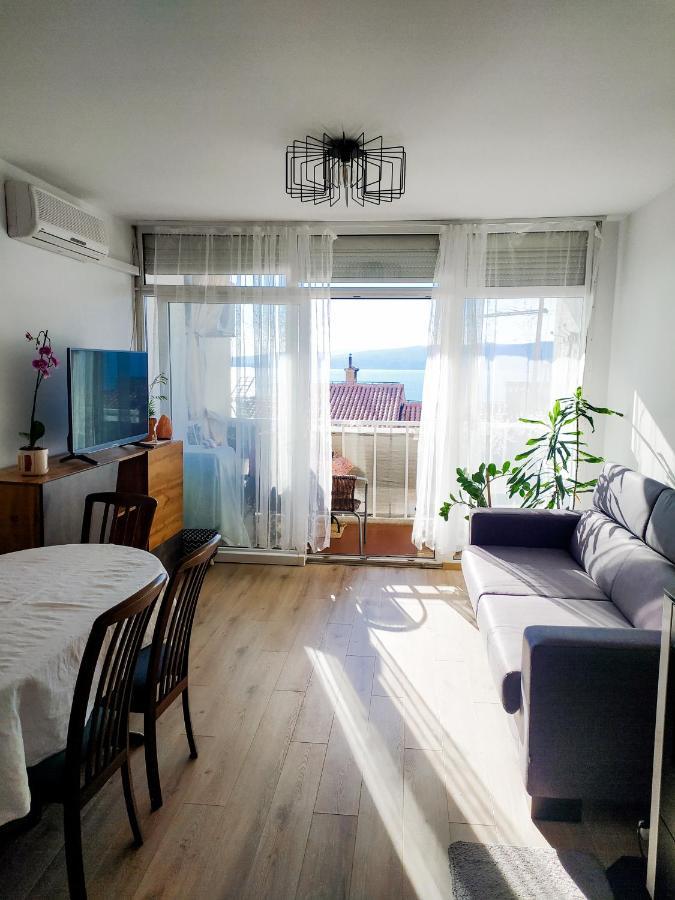 Novouredeni Stan S Balkonom I Pogledom Na More Senj  Extérieur photo