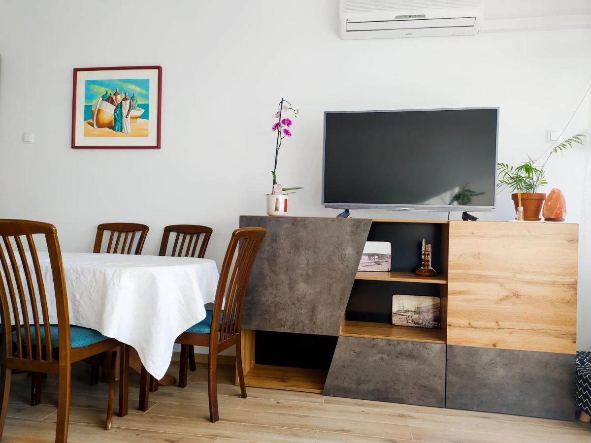 Novouredeni Stan S Balkonom I Pogledom Na More Senj  Extérieur photo