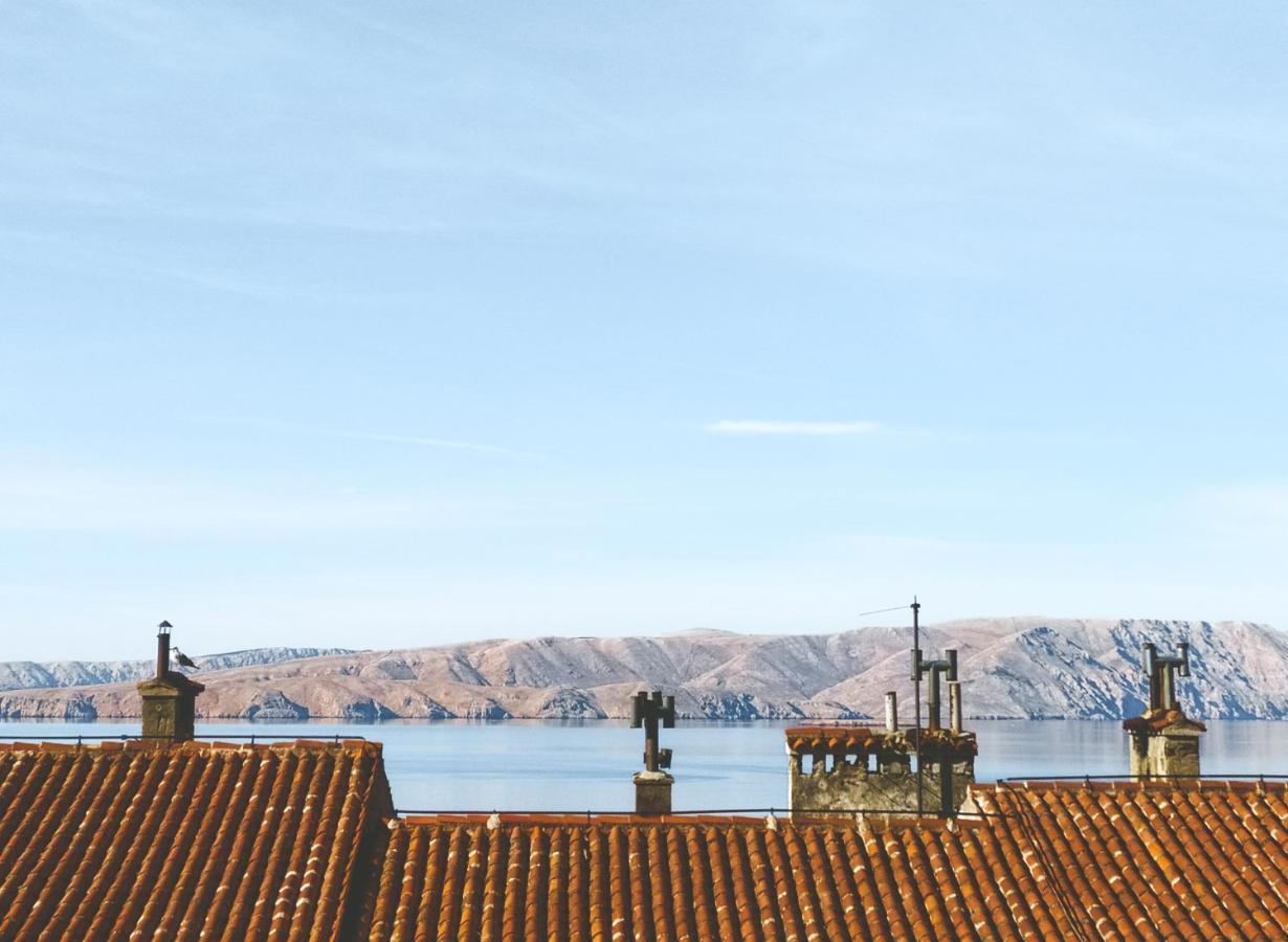 Novouredeni Stan S Balkonom I Pogledom Na More Senj  Extérieur photo