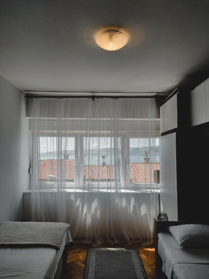 Novouredeni Stan S Balkonom I Pogledom Na More Senj  Extérieur photo