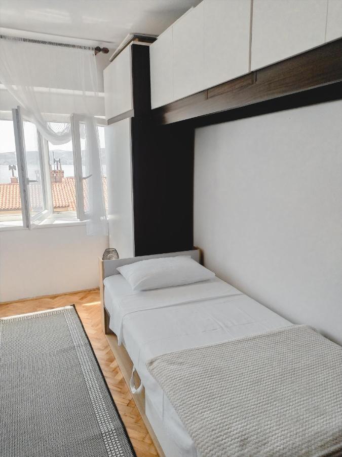 Novouredeni Stan S Balkonom I Pogledom Na More Senj  Extérieur photo