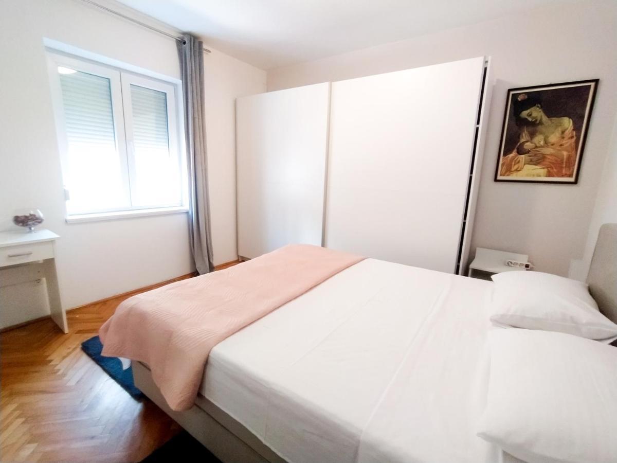 Novouredeni Stan S Balkonom I Pogledom Na More Senj  Extérieur photo