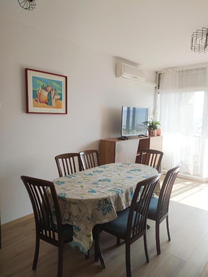 Novouredeni Stan S Balkonom I Pogledom Na More Senj  Extérieur photo