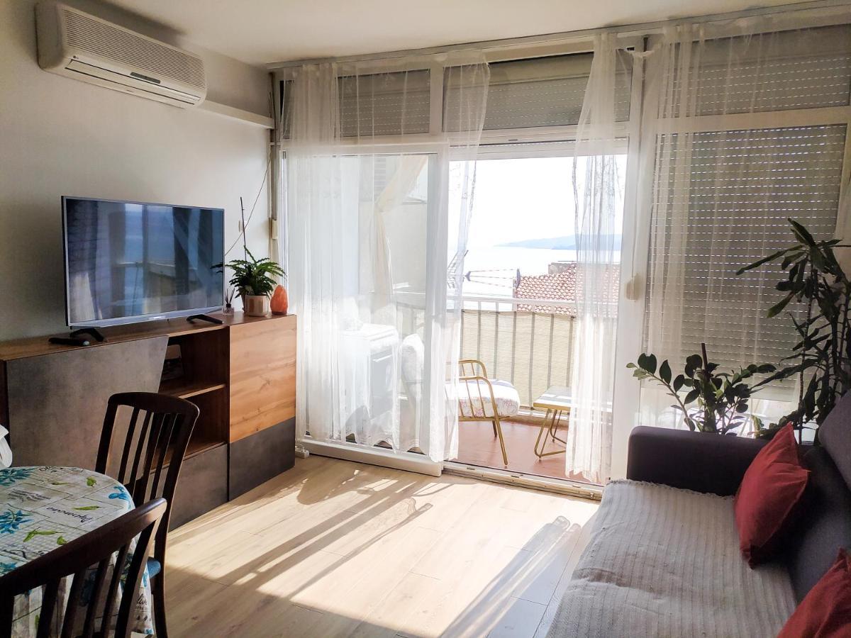 Novouredeni Stan S Balkonom I Pogledom Na More Senj  Extérieur photo