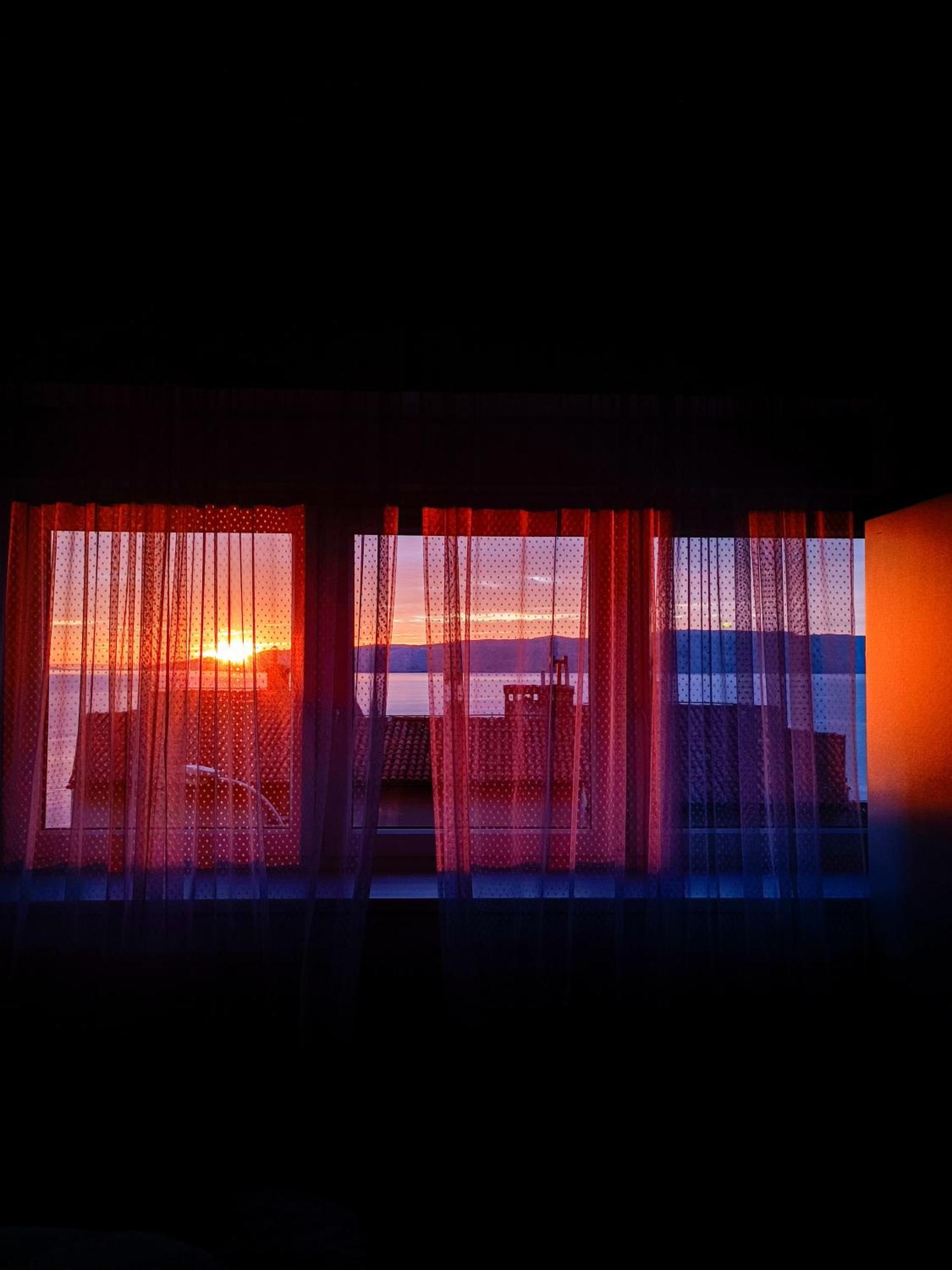 Novouredeni Stan S Balkonom I Pogledom Na More Senj  Extérieur photo