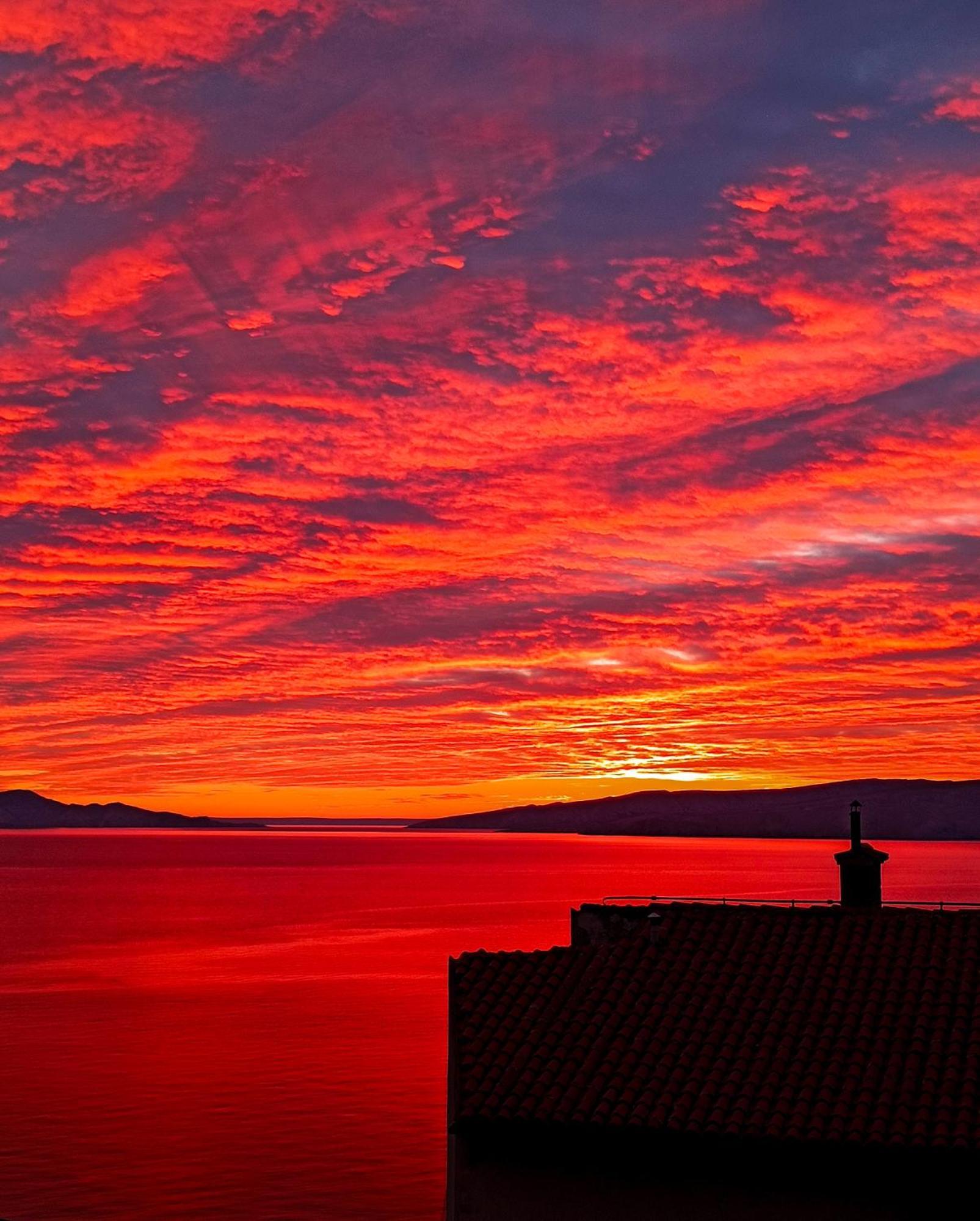 Novouredeni Stan S Balkonom I Pogledom Na More Senj  Extérieur photo