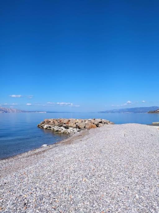 Novouredeni Stan S Balkonom I Pogledom Na More Senj  Extérieur photo