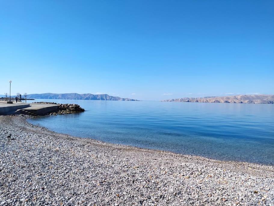 Novouredeni Stan S Balkonom I Pogledom Na More Senj  Extérieur photo