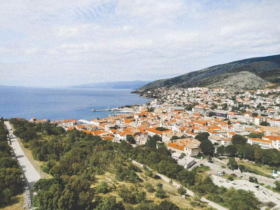 Novouredeni Stan S Balkonom I Pogledom Na More Senj  Extérieur photo
