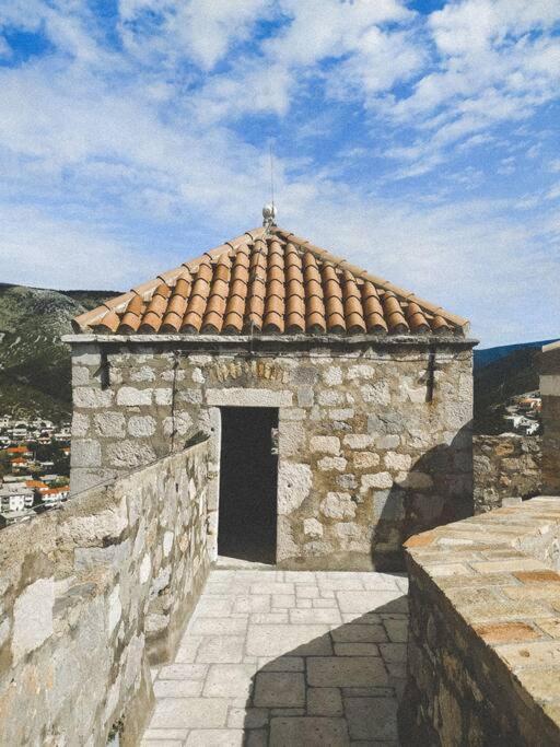 Novouredeni Stan S Balkonom I Pogledom Na More Senj  Extérieur photo