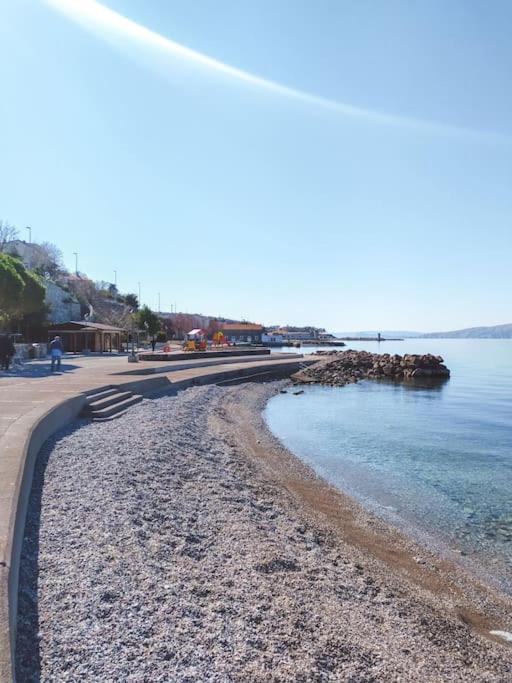 Novouredeni Stan S Balkonom I Pogledom Na More Senj  Extérieur photo