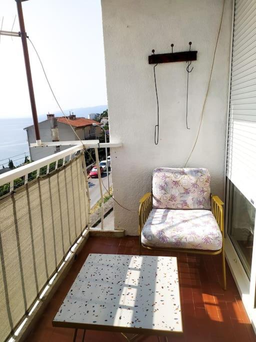 Novouredeni Stan S Balkonom I Pogledom Na More Senj  Extérieur photo